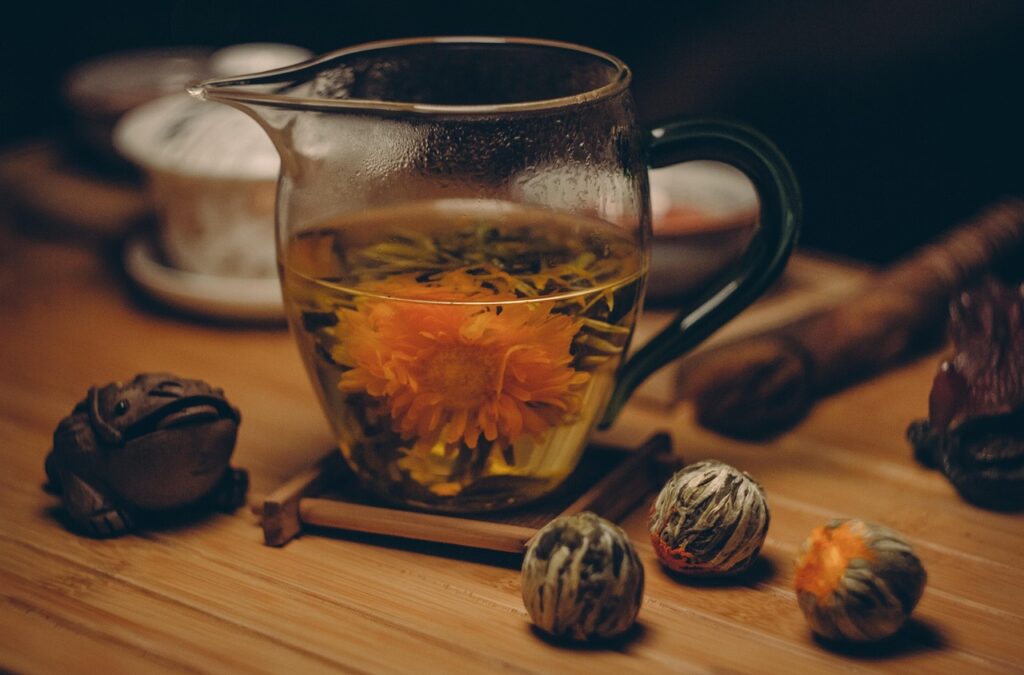Tasse et grenouille en bois